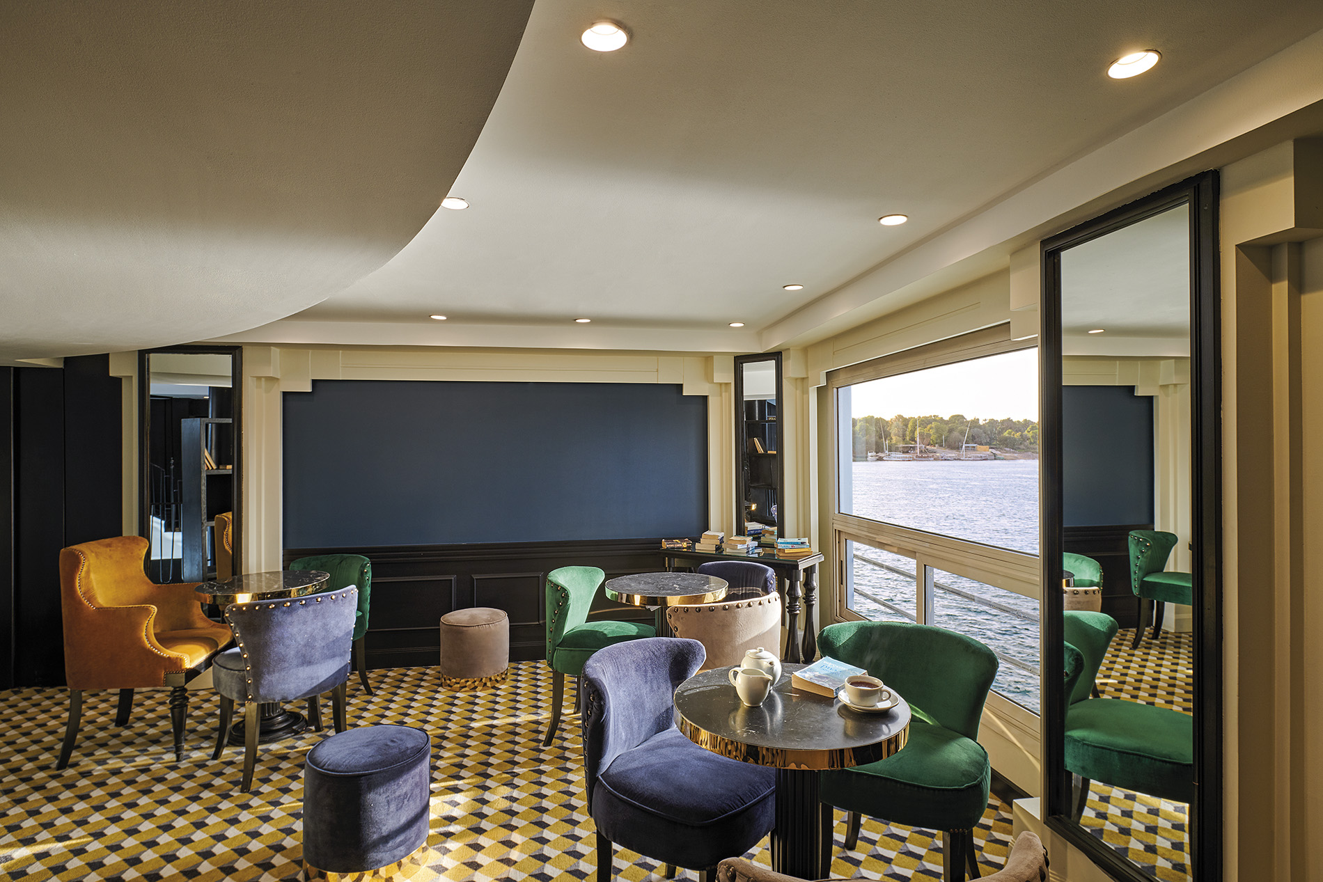 Emerald Waterways - MS Hamees - Reading Room.jpg